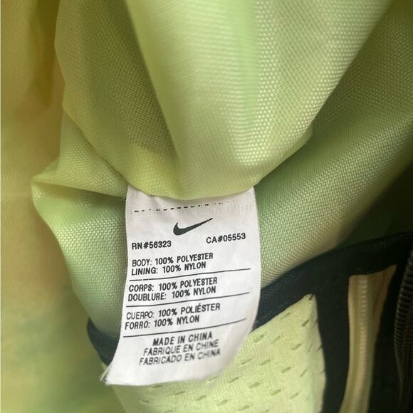 NIKE Sporty Tote – Black/Red, Crossbody Option, EUC, Gym-Ready - Picture 8 of 10